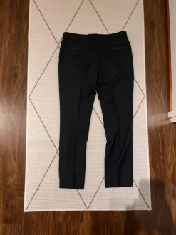 Miesten mustaharmaa pukusetti