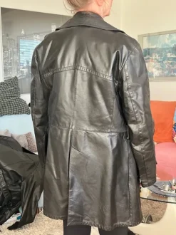 Miesten pitkä nahkatakki