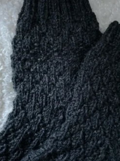 Miesten tummanharmaa villasukat