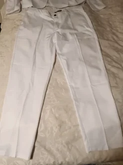 Miesten valvoinen käyttämätön puku