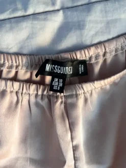 Missguided satiini yöpuku setti