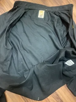 Mäkkärin kauluspaita