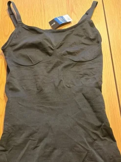 Muotoileva toppi Esmara