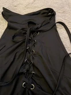 Musta erikoinen toppi S