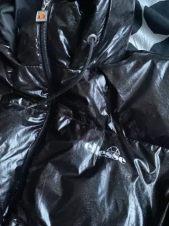 Musta glitter toppatakki