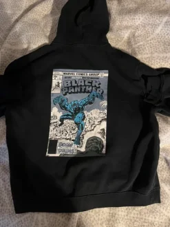 musta huppari black panther