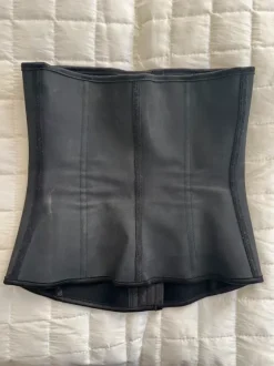 Musta korsetti / Waist trainer 3 hakasella