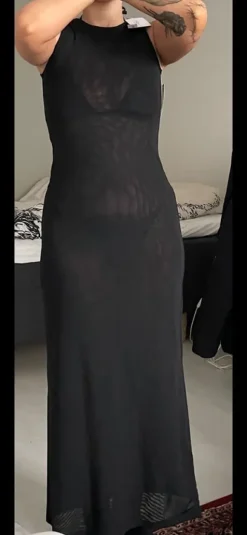 Musta mesh maximekko