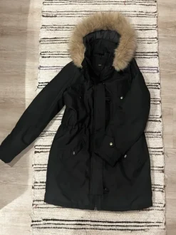 Musta, M-kokoinen, parka mallinen toppatakki