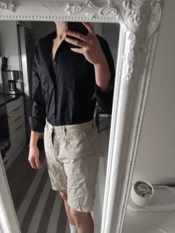 Musta Muscle Fit paita