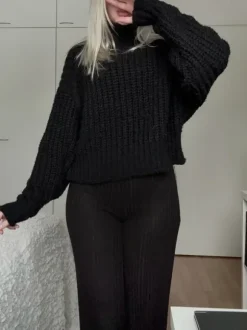 Musta oversize neule