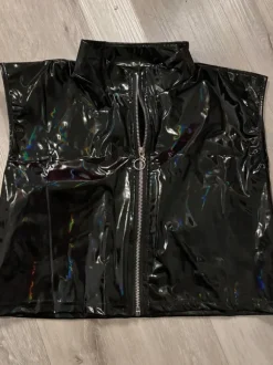 Musta pvc holo toppi vetoketjulla