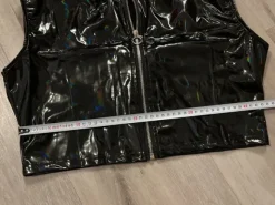 Musta pvc holo toppi vetoketjulla