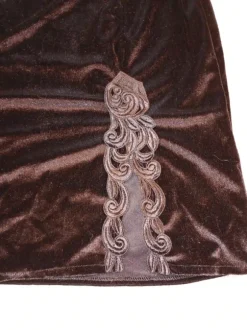 Musta samettityylinen minihame