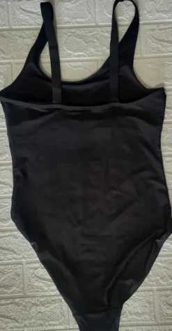 Musta uimapuku koko 42.