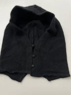 Musta villahuppu angoraa