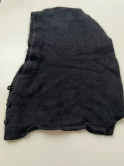 Musta villahuppu angoraa