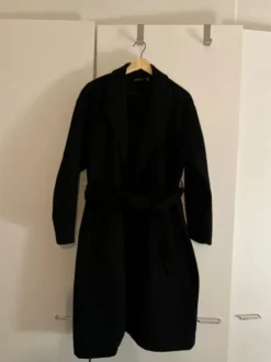 Musta villakangastakki