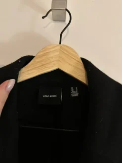 Musta villakangastakki