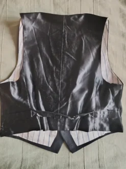 Musta vintage-liivi koko noin S-M