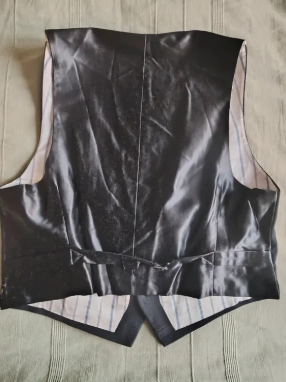 Musta vintage-liivi koko noin S-M