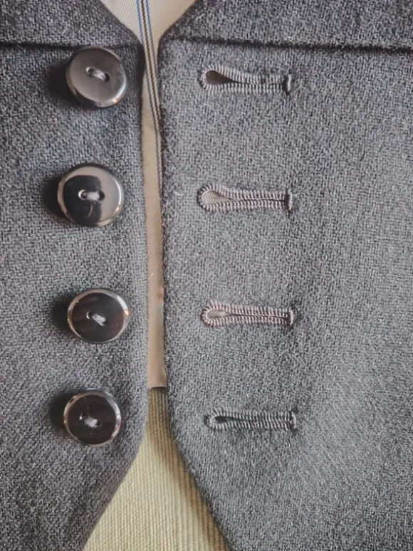 Musta vintage-liivi koko noin S-M