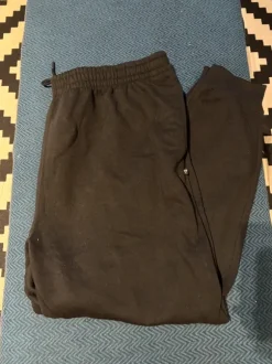 Mustat collagehousut