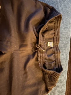 Mustat collagehousut