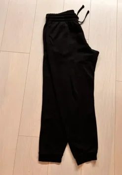 Mustat collegeverkkarit