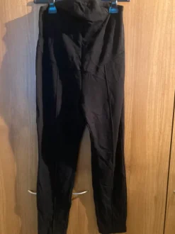 Mustat H&M äitiyshousut