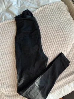 Mustat äitiysfarkut