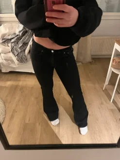 Mustat low waist flare- farkut