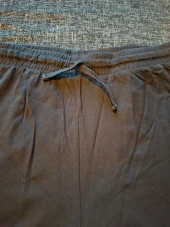 Mustat pyjamahousut koossa M