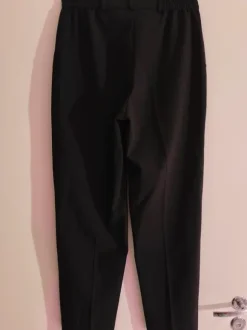 Mustat suorat housut