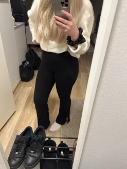 Mustat trumpettihousut