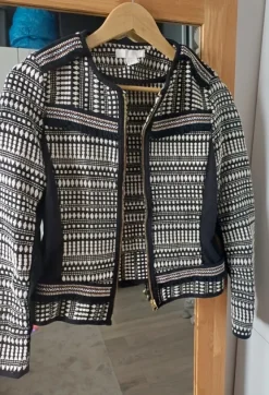 Mustavalkoinen jakku