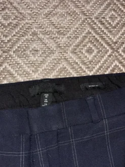 Myydään puvunhousut