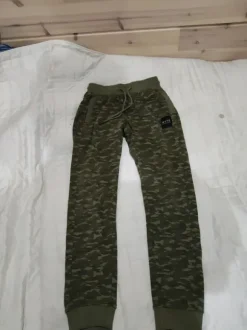 Myynnissä wyte performancen housut