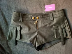 Nahkaiset low waist minishortsit