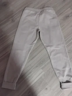 Naisten collegehousut