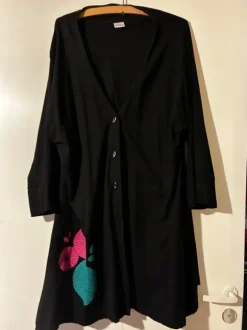 Naisten musta trikoojakku