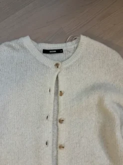 napillinen villapaita