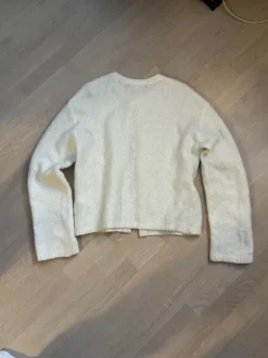 napillinen villapaita