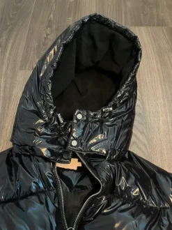 Nellyn musta toppatakki