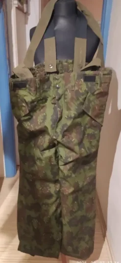 Neperšlampamos kamufliažinės kelnės