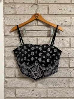 New Yorkerin kuviollinen musta toppi