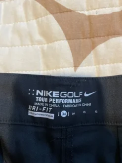 Nike golf shortsit mustat 34