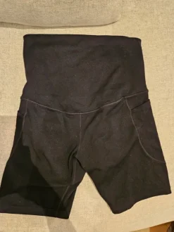 Nike äitiyslegginsit