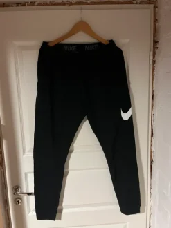 Nike Performance Pre-owned Verryttelyhousut - black