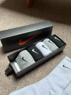 Nike Premium Socks 6 Pairs Like New One Size